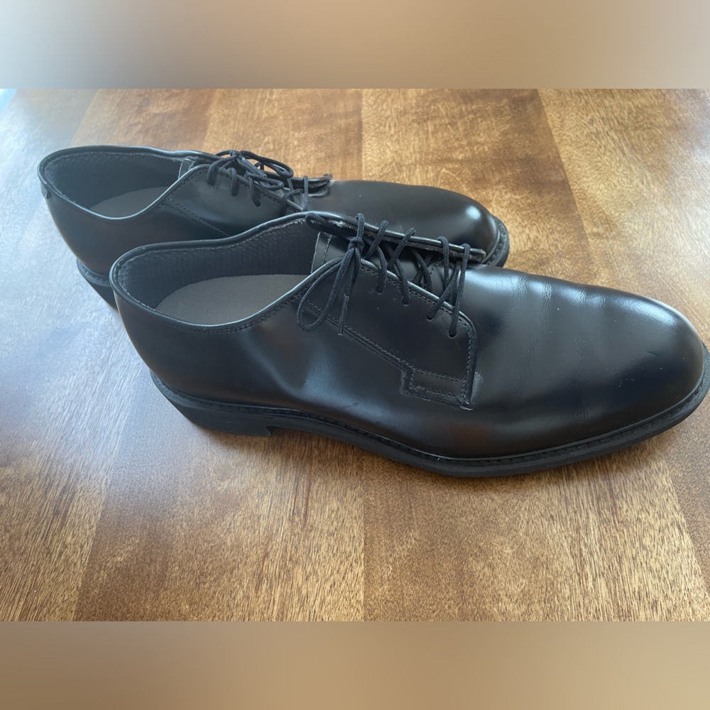 Bates Dress Shoe in Black, Size 10.5